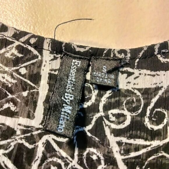 " Essentials by Milano"  woman's short sleeve blouse. - Picture 5 of 5